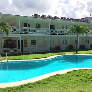 https://las-cayenas-beach-hotel.comcaribbean.com
